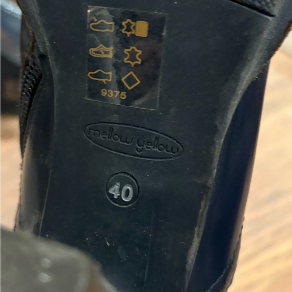 Mellow Yellow Heeled Boots - Picture 9 of 16